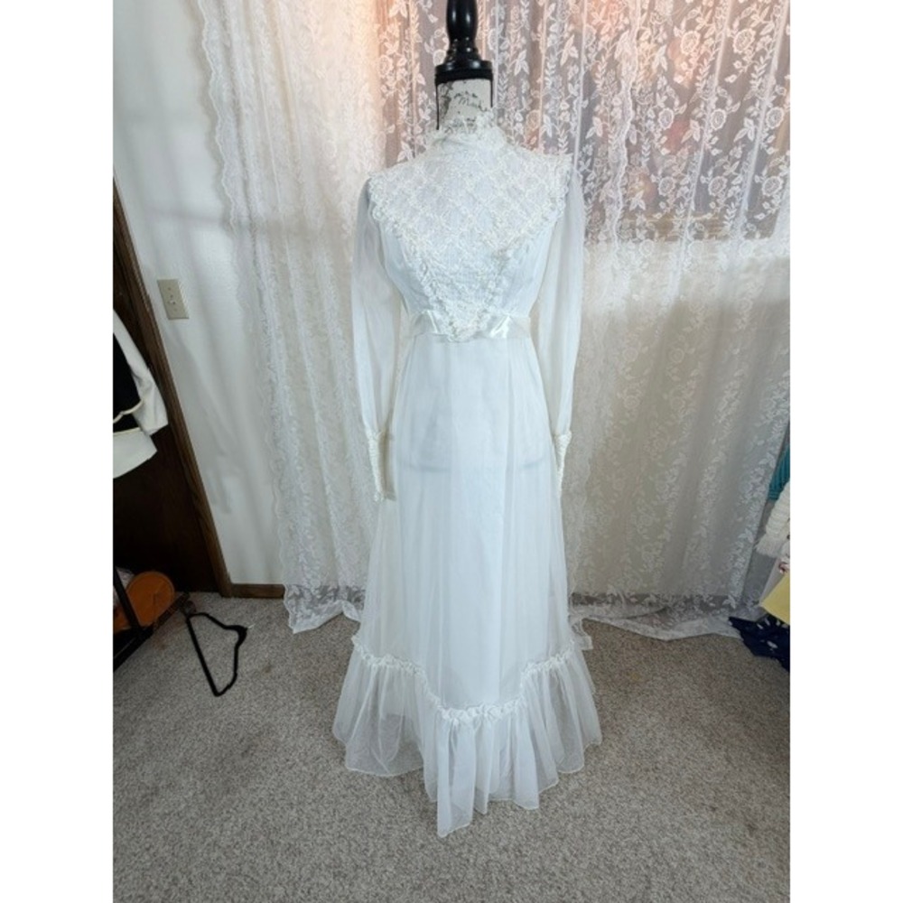 Vintage Victorian White Lace Wedding Dress High Neck Pearl Long Sleeve Maxi